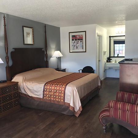 Americas Best Value Inn & Suites 러셀빌 외부 사진