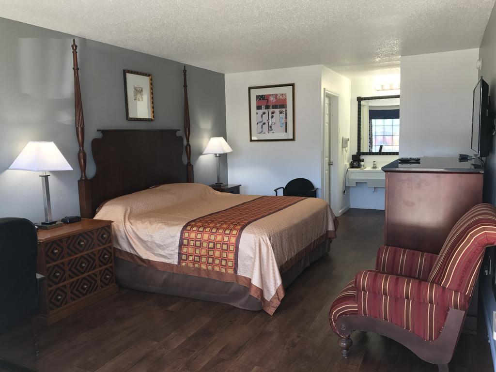 Americas Best Value Inn & Suites 러셀빌 외부 사진