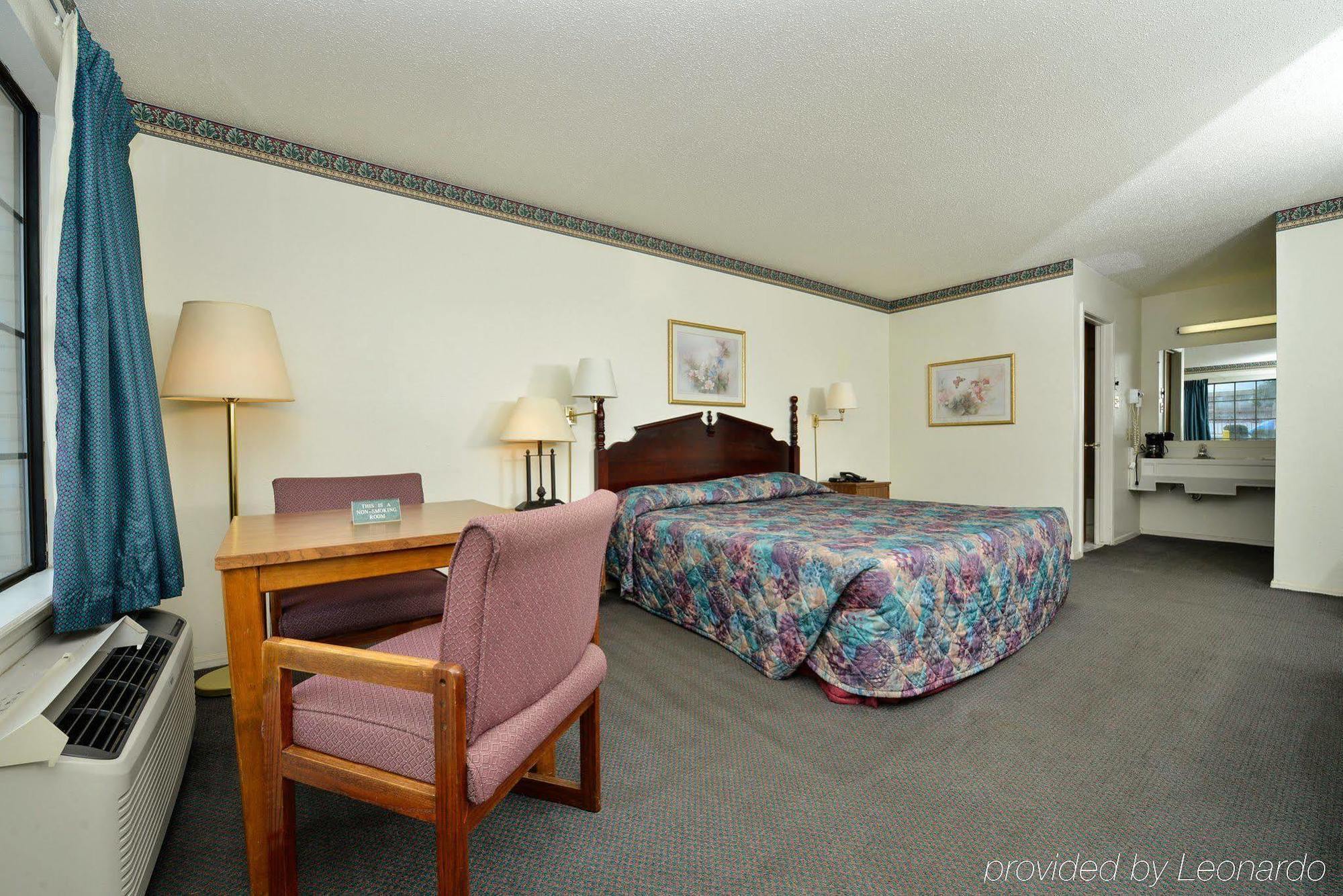 Americas Best Value Inn & Suites 러셀빌 외부 사진
