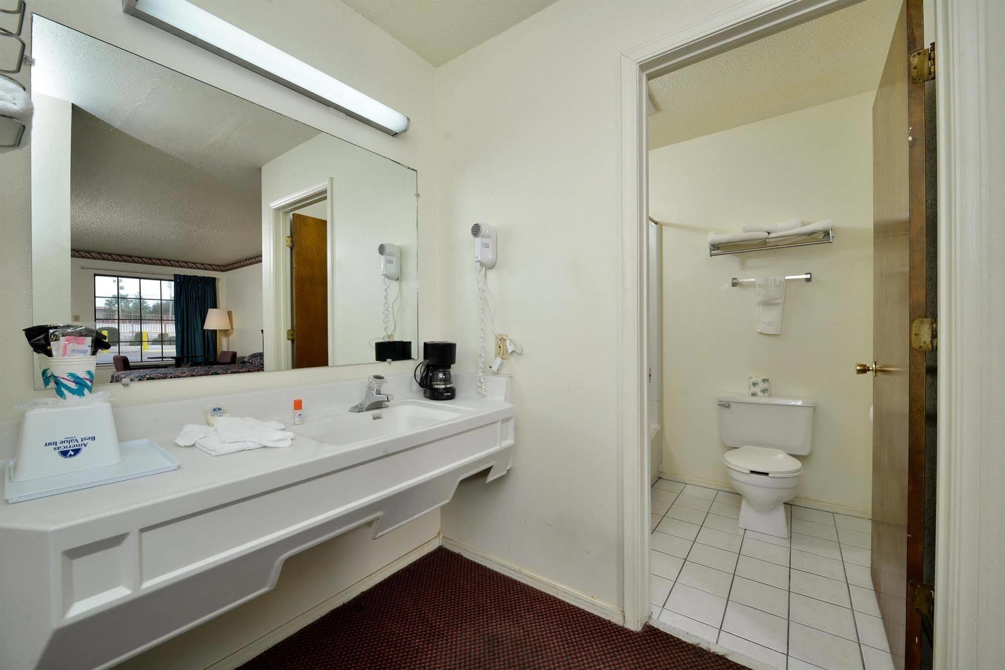 Americas Best Value Inn & Suites 러셀빌 외부 사진